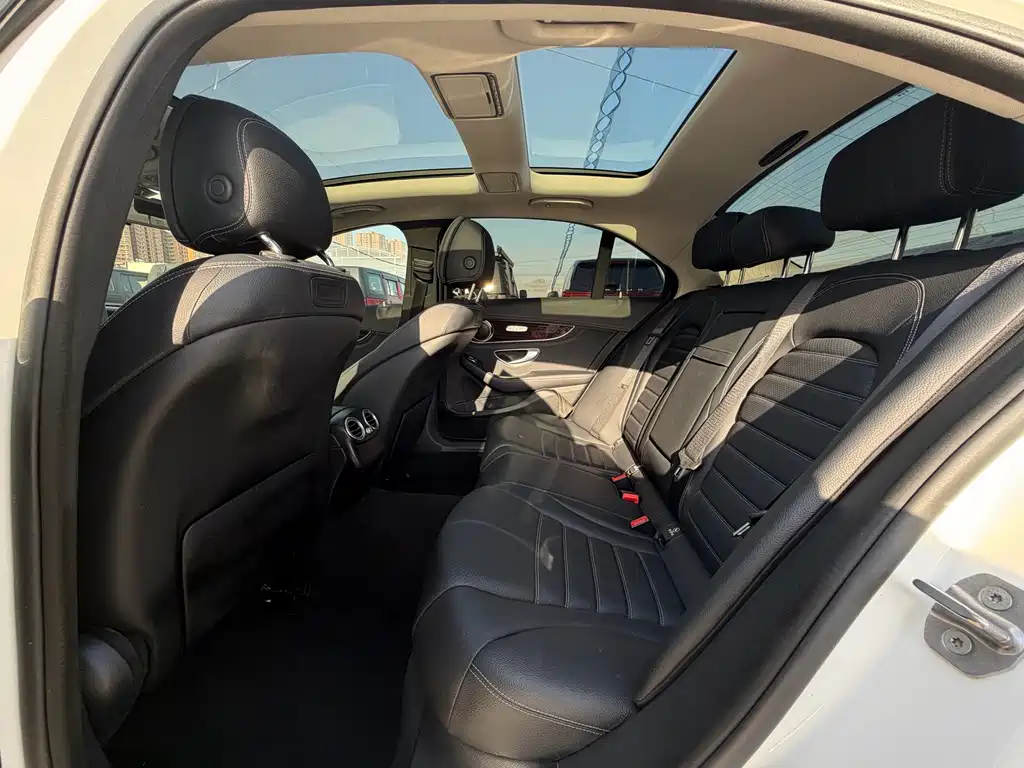 Mercedes-Benz C-Class — миниатюра 8