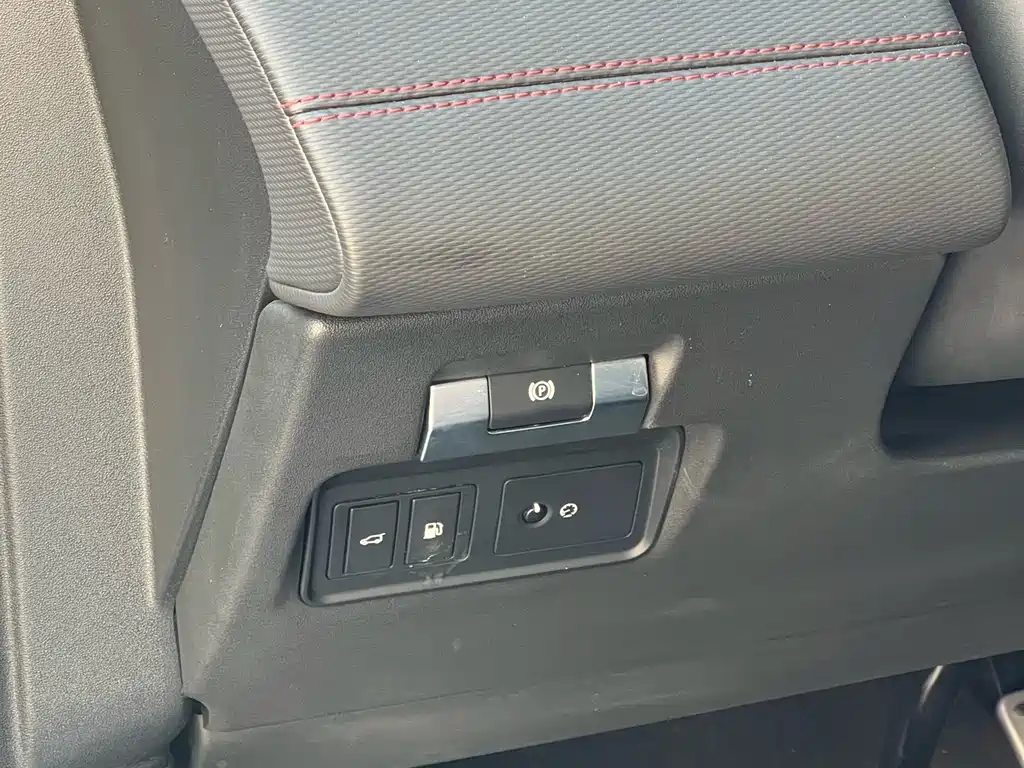 LAND ROVER DISCOVER NEW ENERGY SOURCES FOR SPORTS