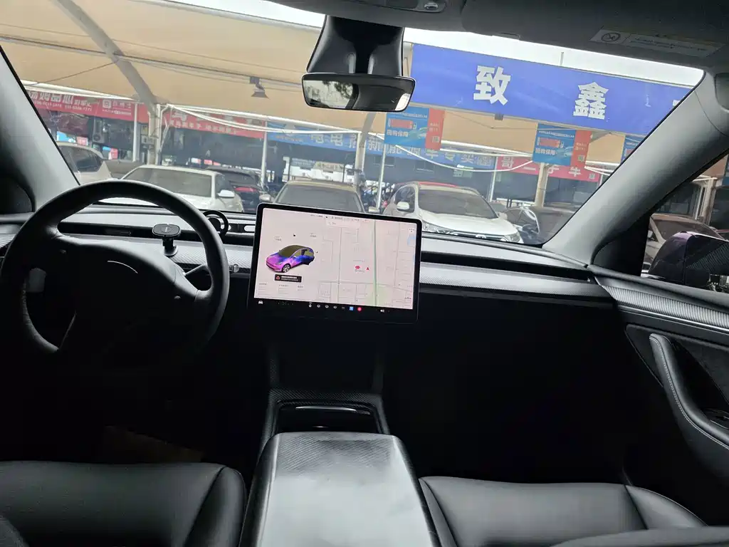 Tesla Model Y — миниатюра 9
