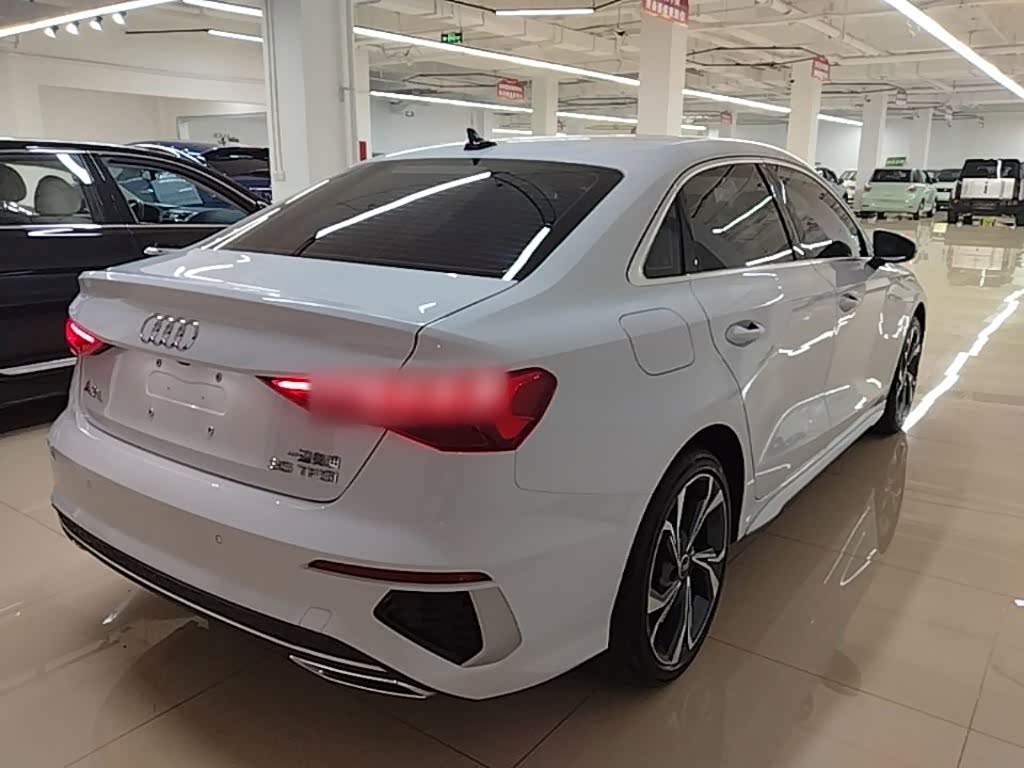 Audi Q2L 1.4 л 2023 г. Белый, пробег 44800 км