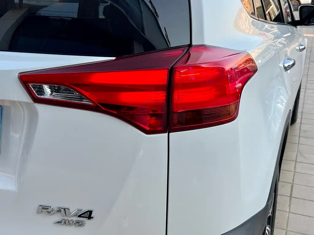 Toyota RAV4 — миниатюра 19