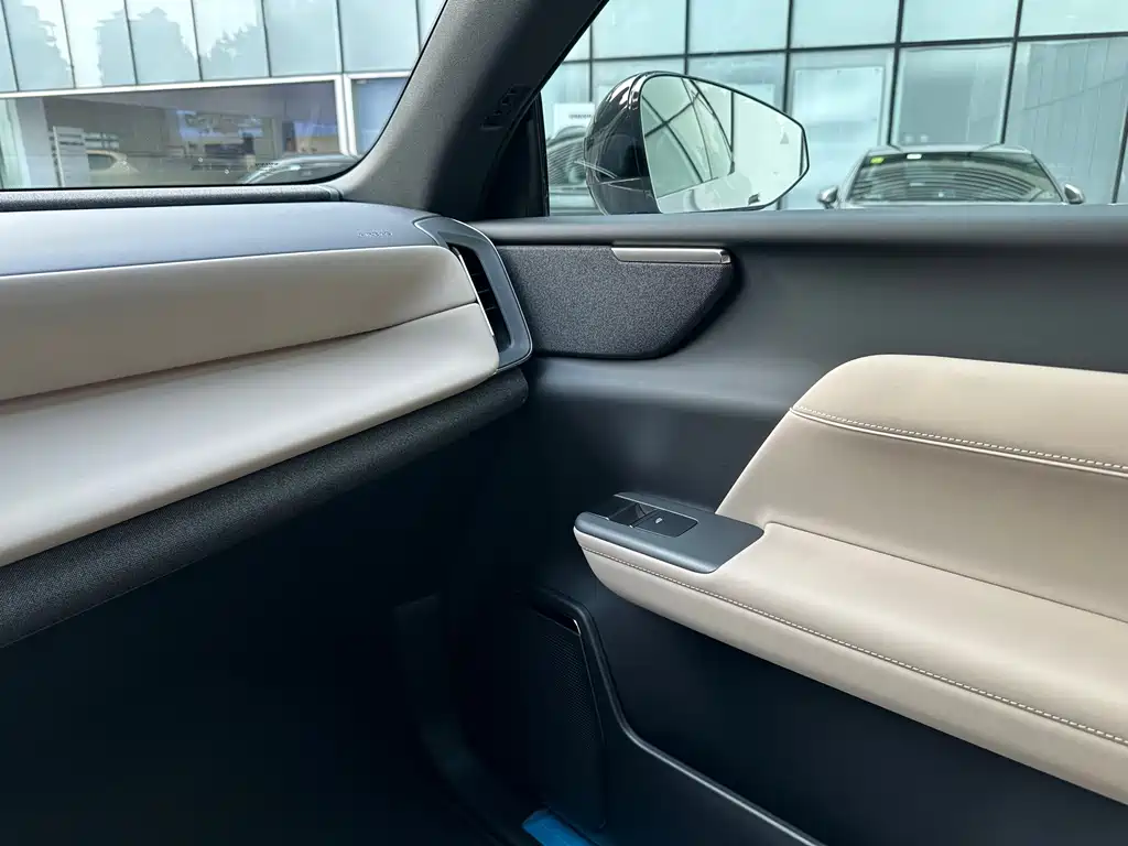 Volvo XC70 PHEV — миниатюра 11