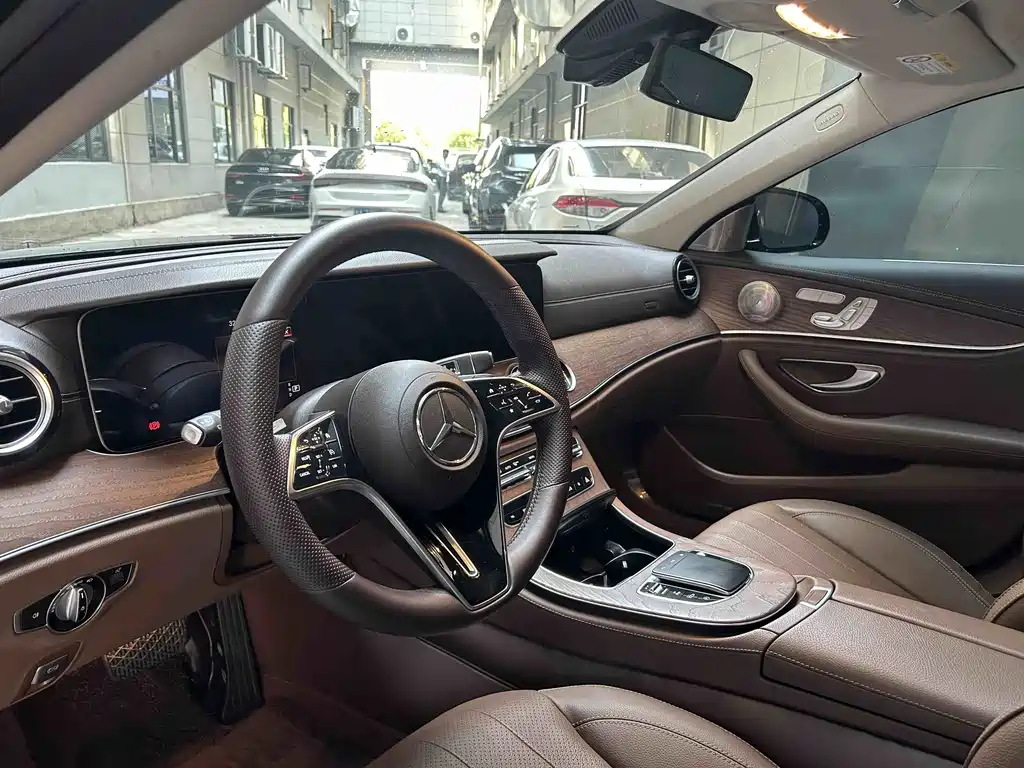 Mercedes-Benz E-Class — миниатюра 15