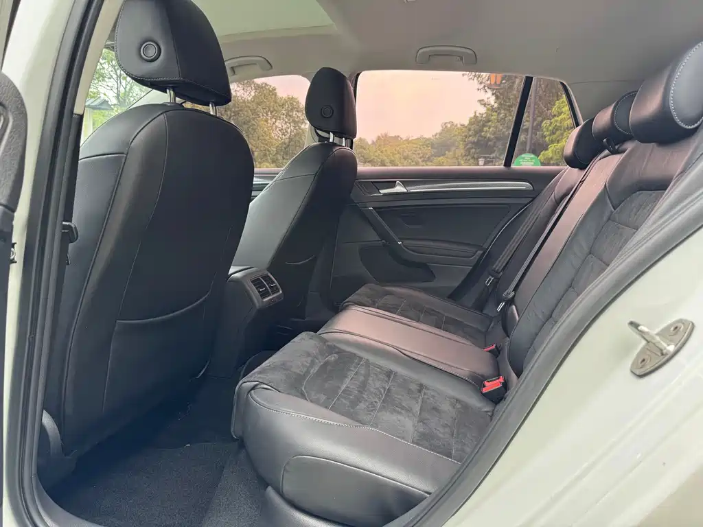 Volkswagen Golf — миниатюра 10