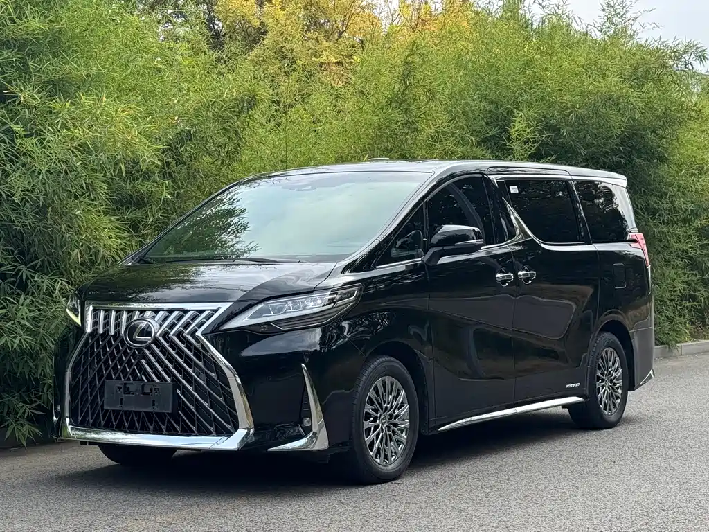 Lexus LM