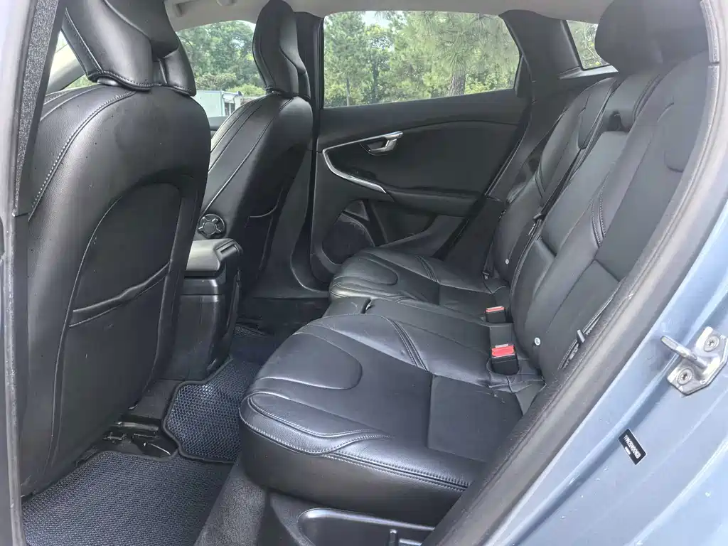 Volvo V40 — миниатюра 13