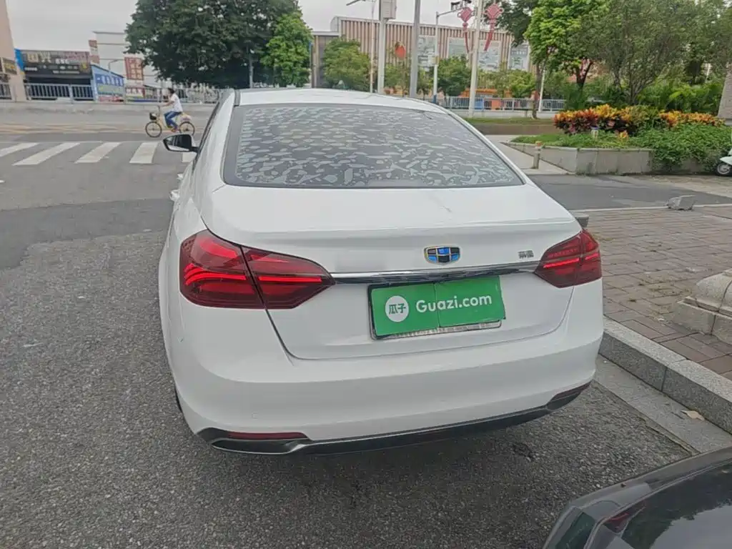 Geely Emgrand — миниатюра 6