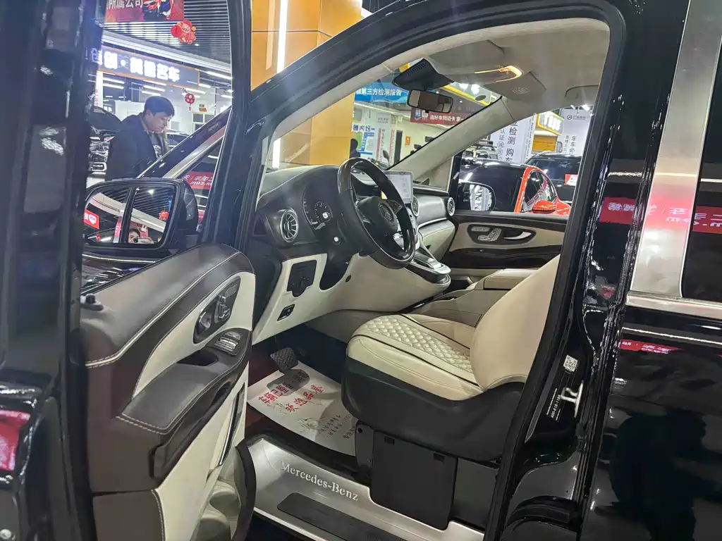 Mercedes-Benz Vito 2023 2.0T Elite 7 мест