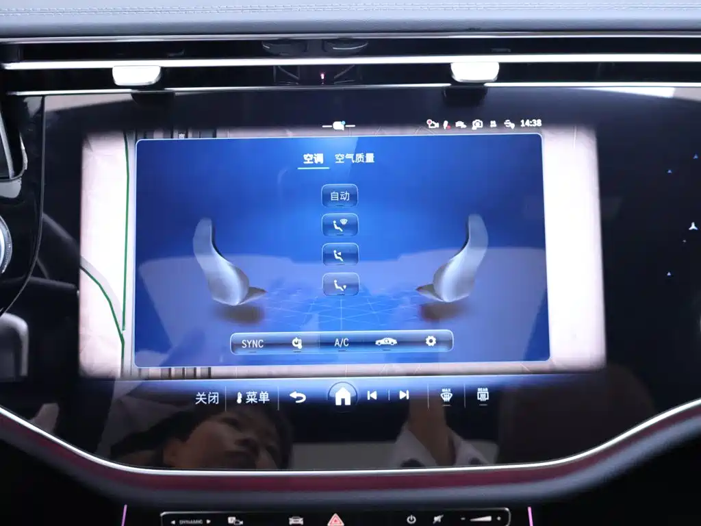 Mercedes-Benz E-Class — миниатюра 10