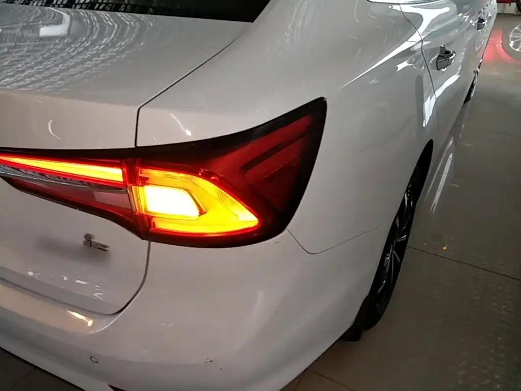 Roewe i5 — миниатюра 8