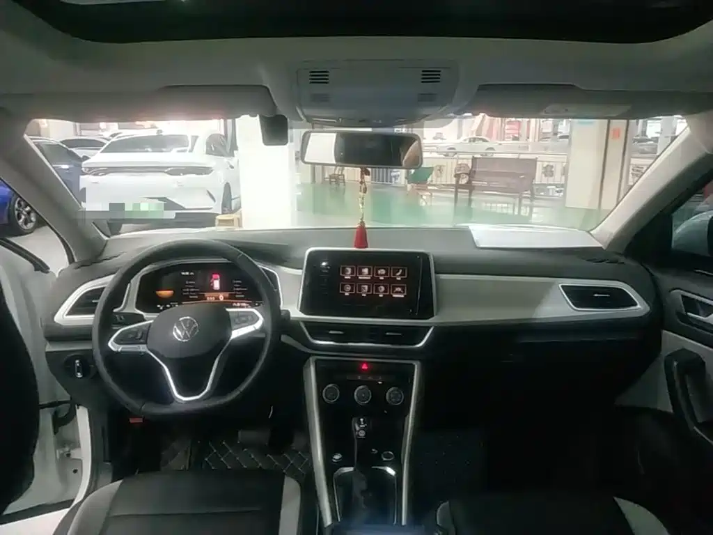 Volkswagen T-Roc — миниатюра 10