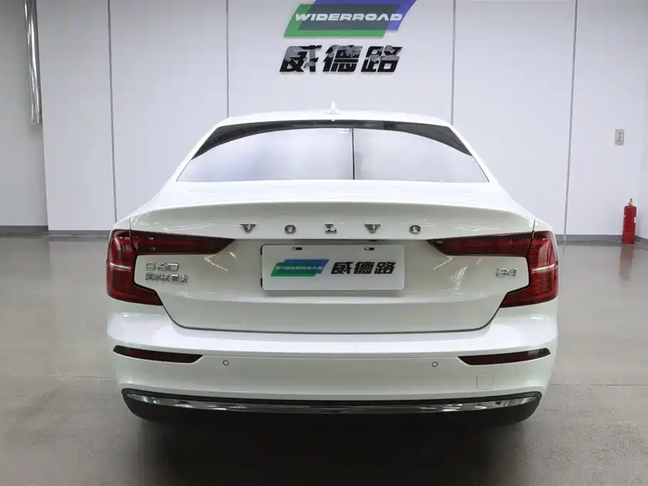 Volvo S60 2025 B4 Luxury