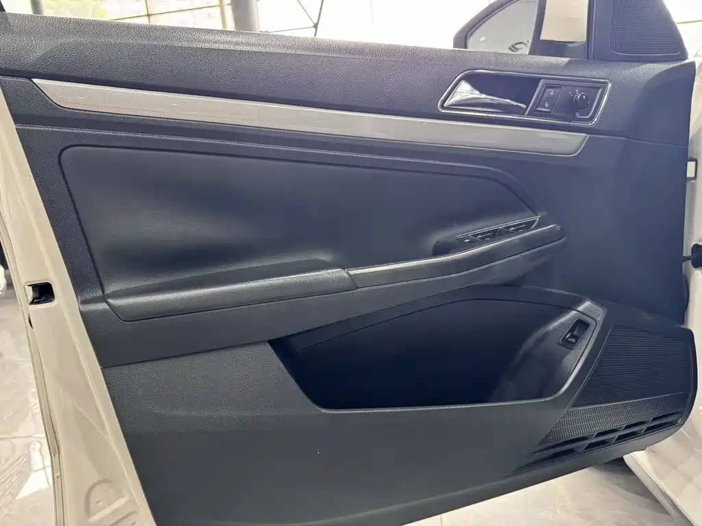 Volkswagen Lavida — миниатюра 10