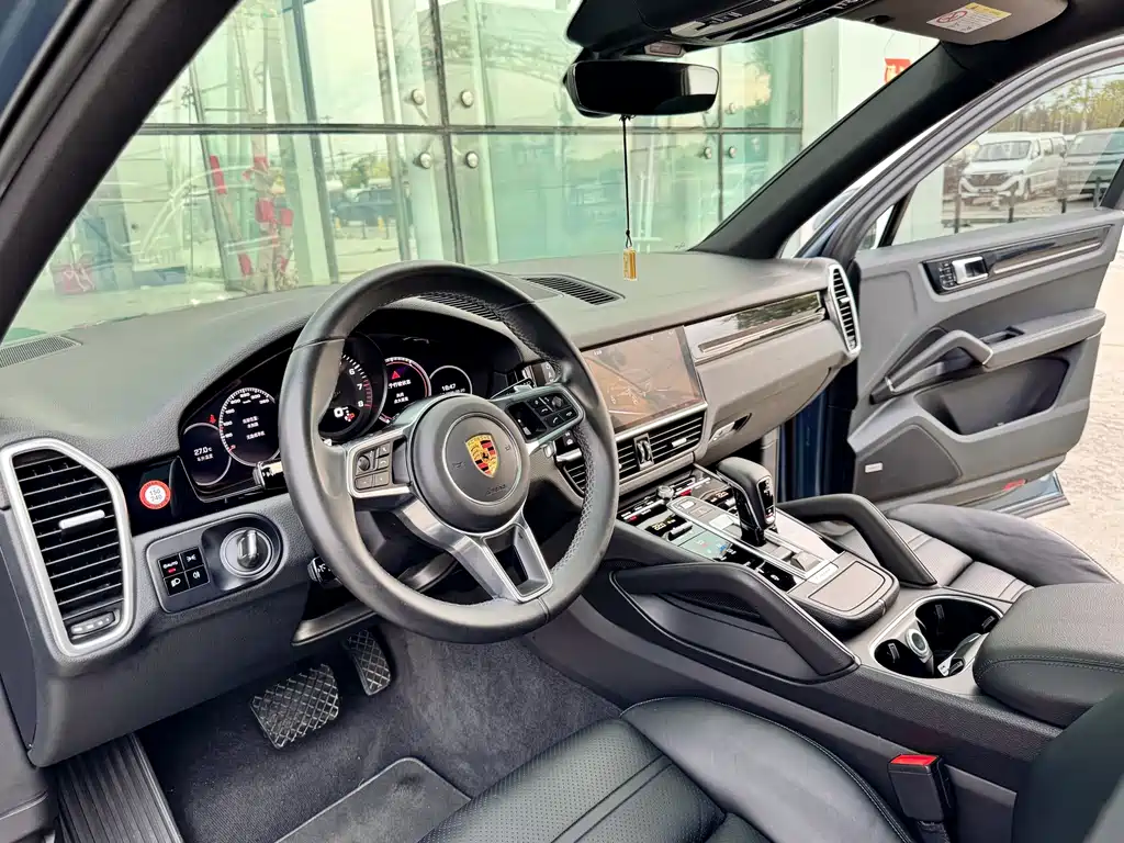 Porsche Cayenne — миниатюра 10