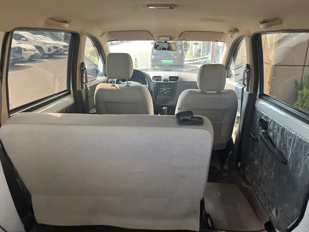 Wuling Hongguang — миниатюра 12