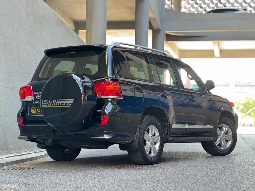 Toyota Land Cruiser — миниатюра 6