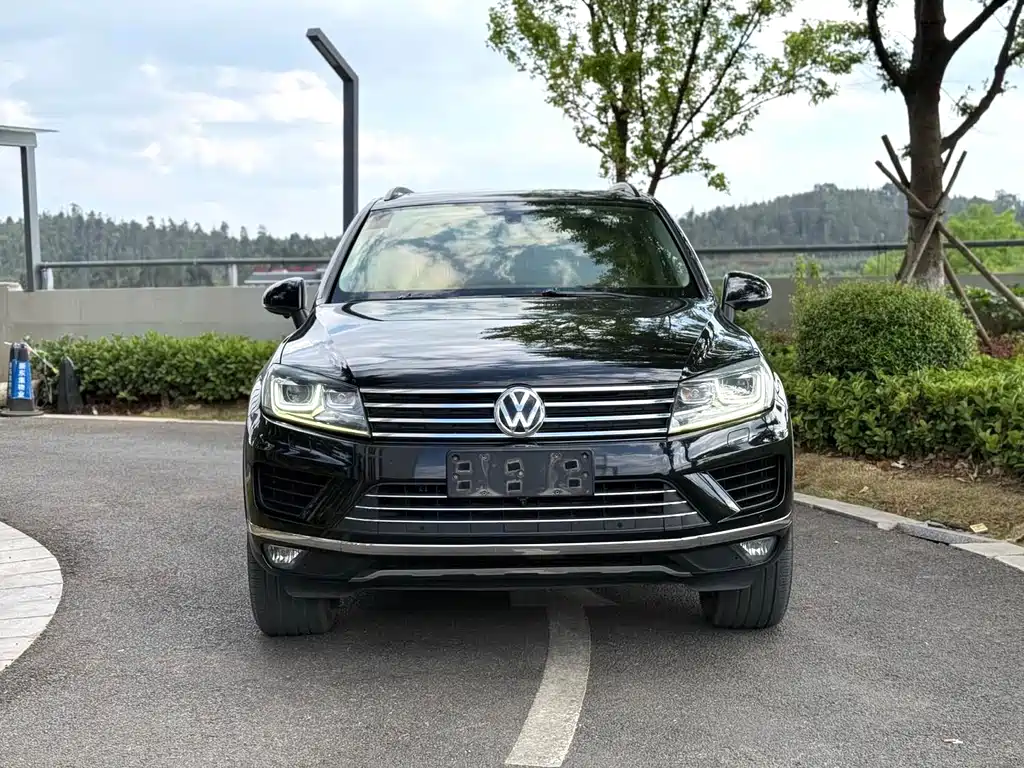 VOLKSWAGEN TOUAREG