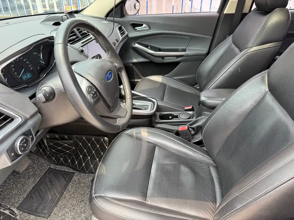 Ford Escort 2015 1.5L AT Fashion