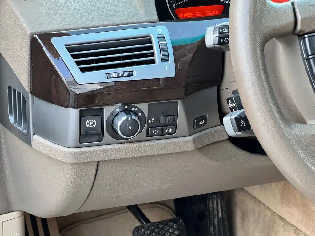 BMW 7 Series — миниатюра 24