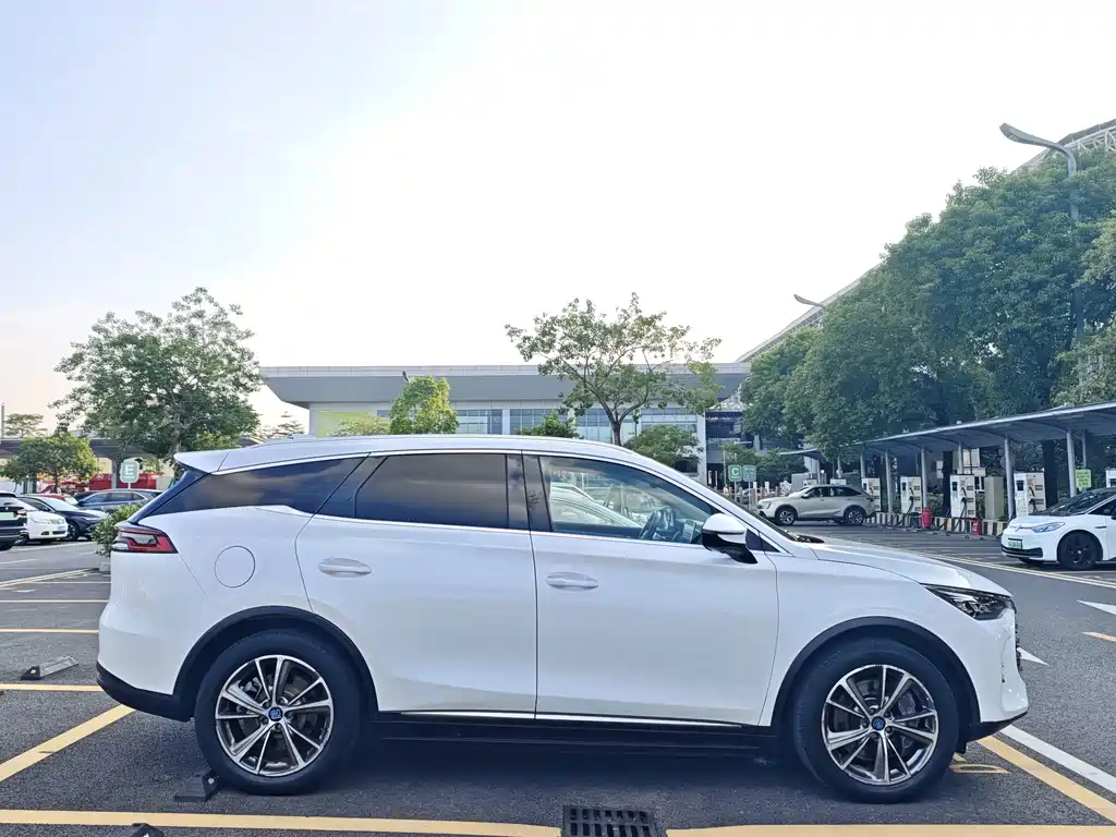 BYD Tang New Energy — миниатюра 5