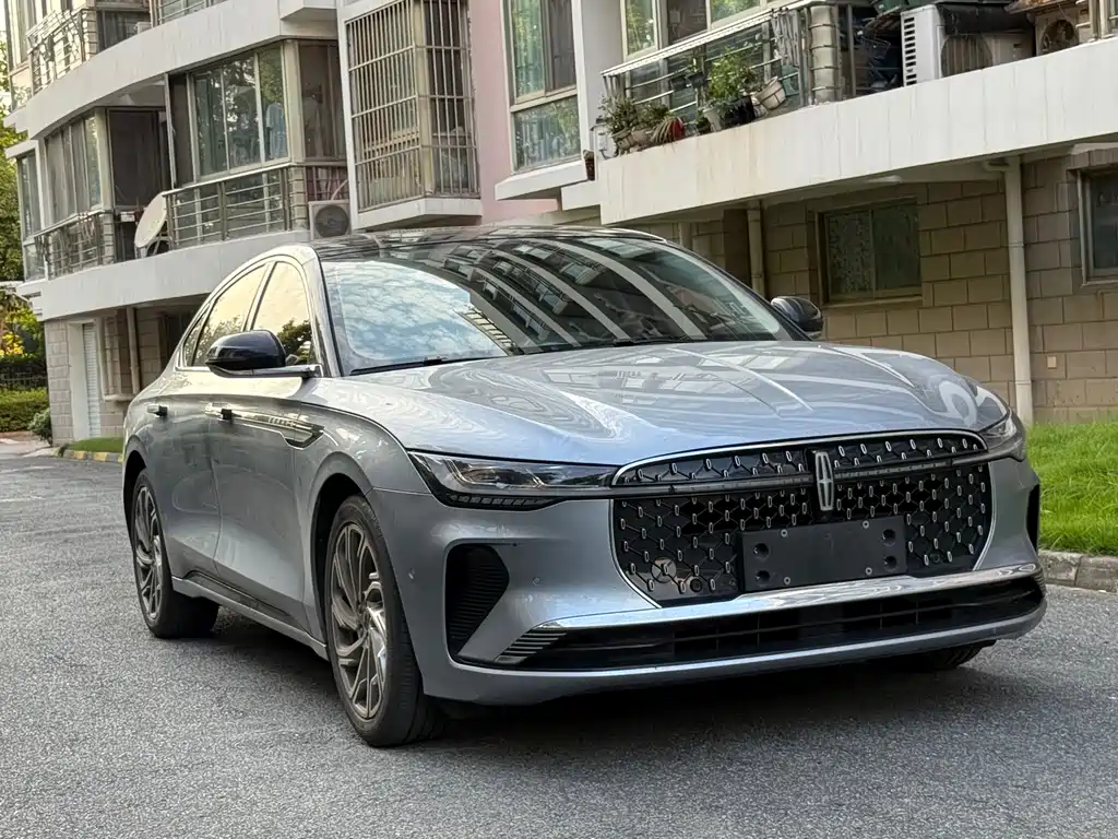 Lincoln Z 2022 i