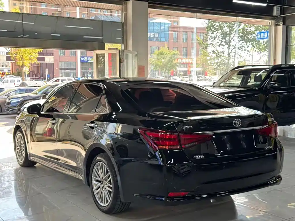Toyota Crown — миниатюра 5