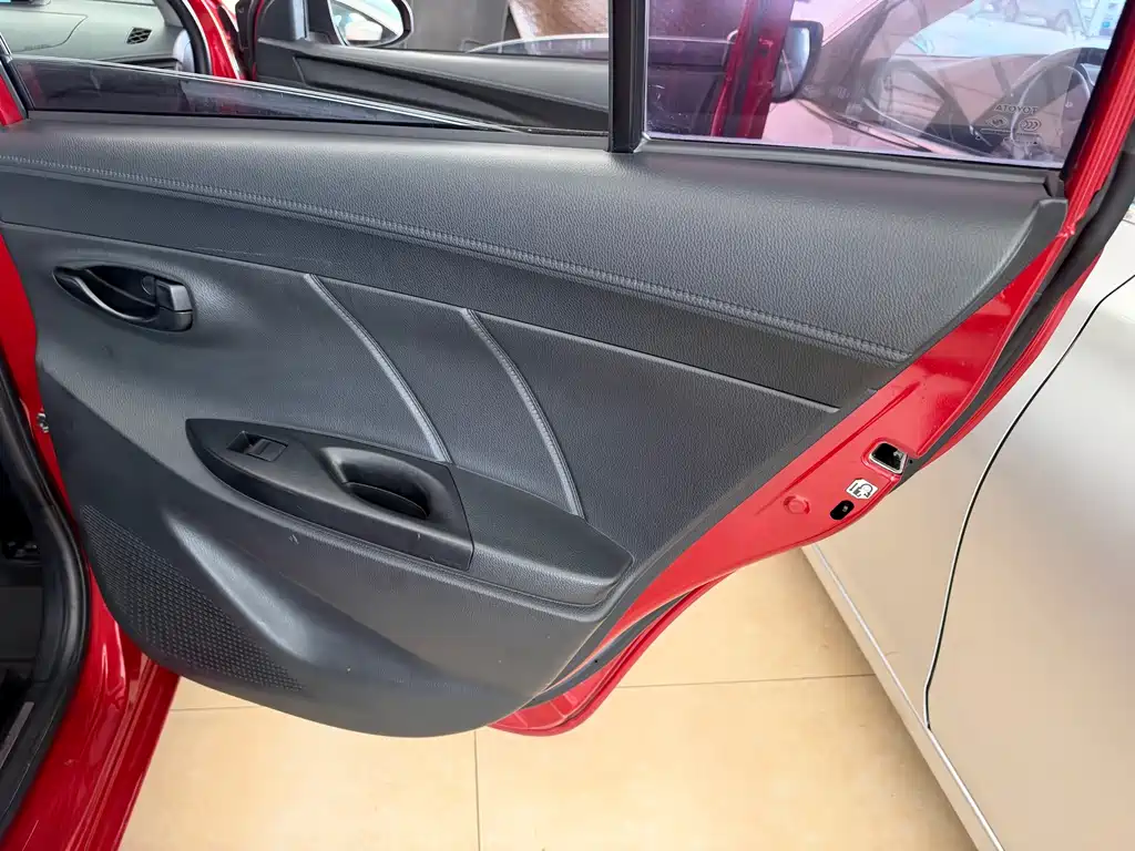 Toyota Yaris L — миниатюра 24