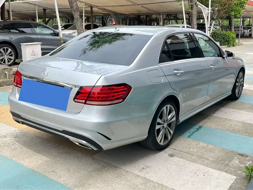 Mercedes-Benz E-Class — миниатюра 8