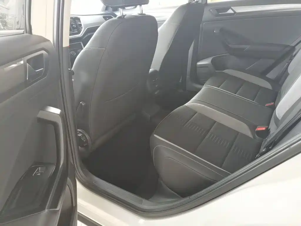 Volkswagen T-Roc — миниатюра 17