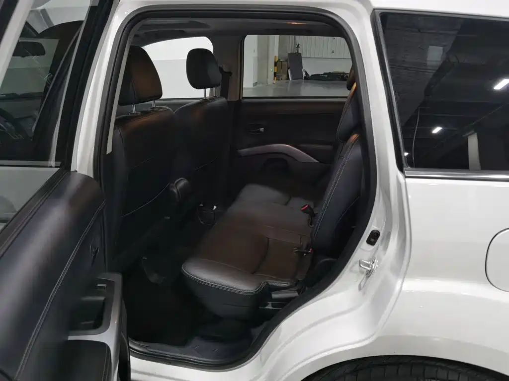 Mitsubishi Outlander (Import) — миниатюра 15