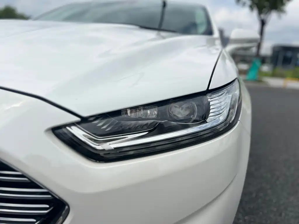 Ford Mondeo — миниатюра 8