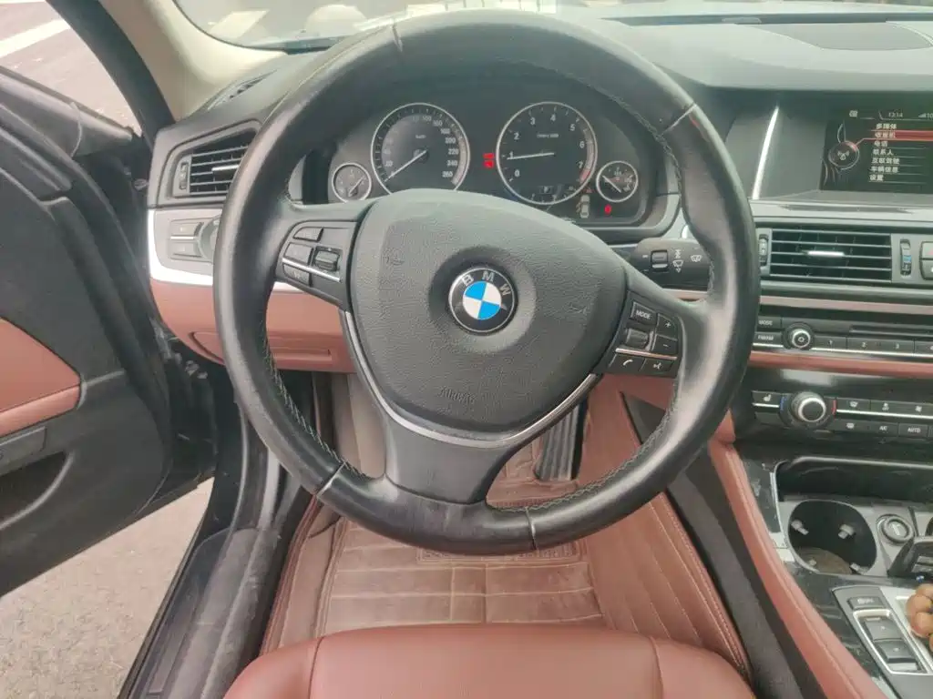 BMW 5 Series — миниатюра 6