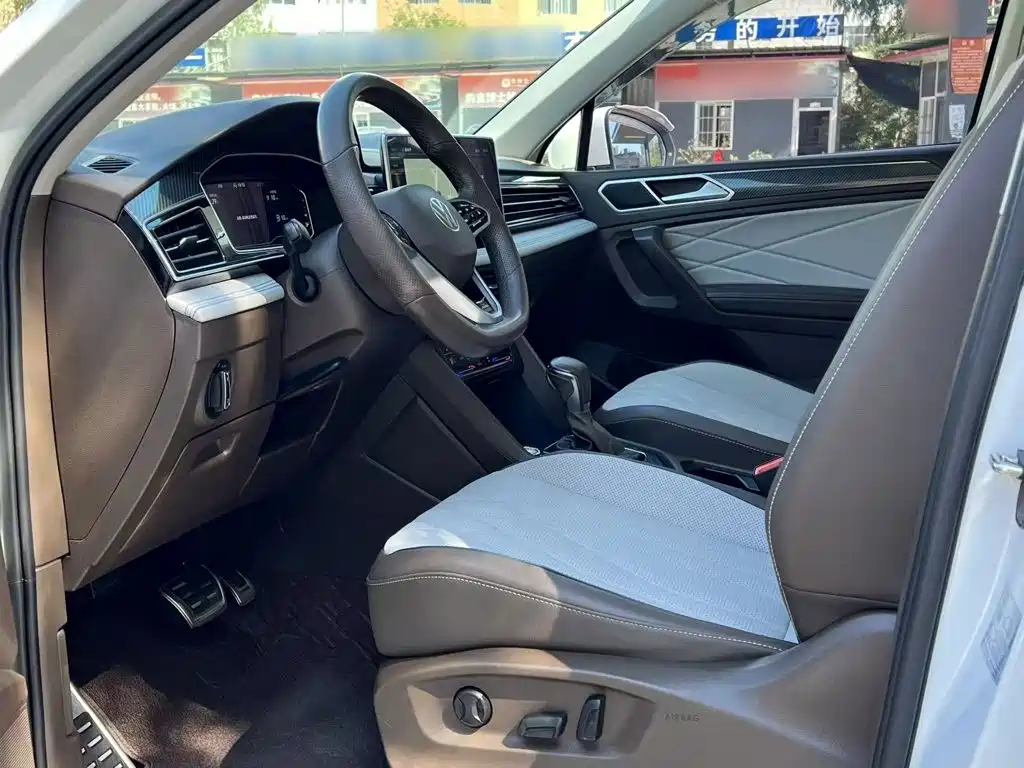 Volkswagen Tiguan L — миниатюра 9