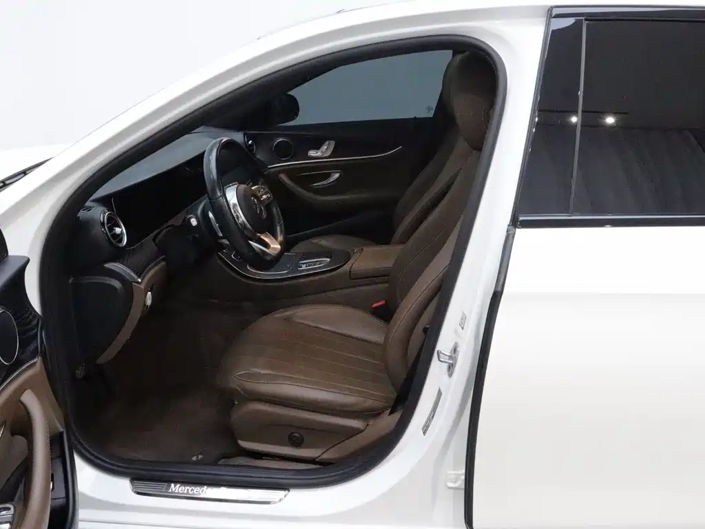 Mercedes-Benz E-Class — миниатюра 12