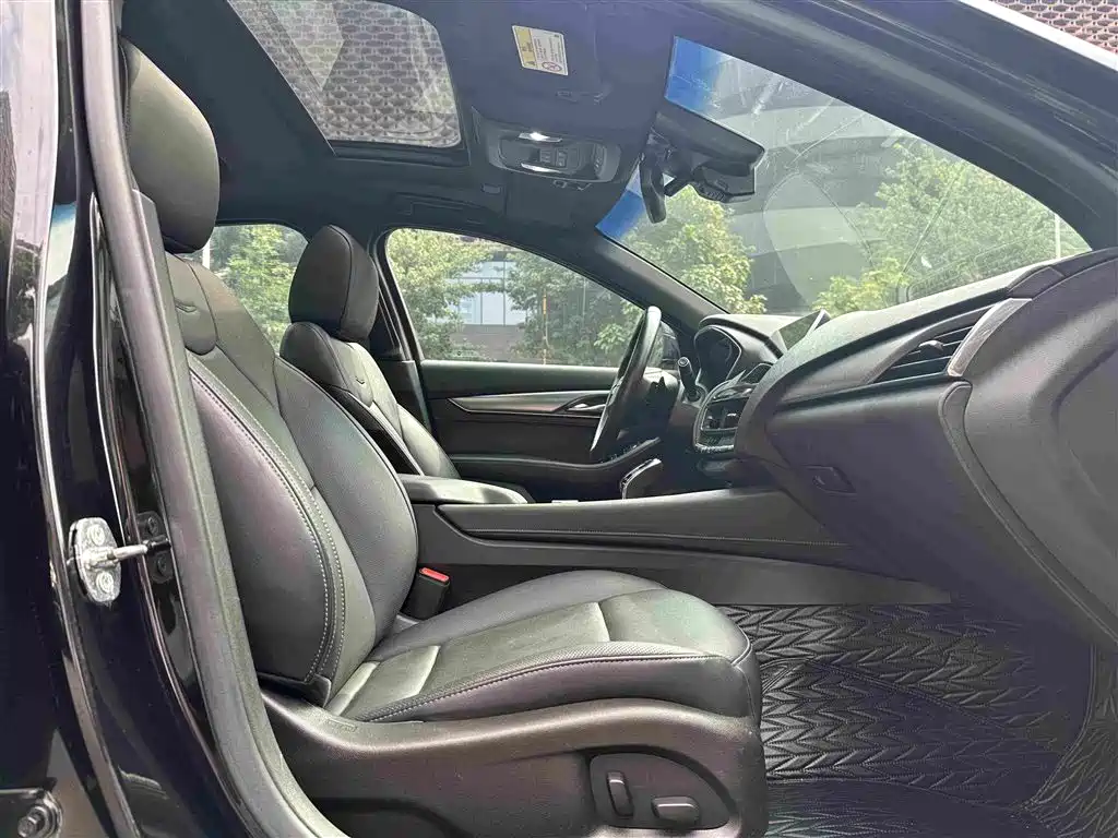 Cadillac CT5 — миниатюра 6
