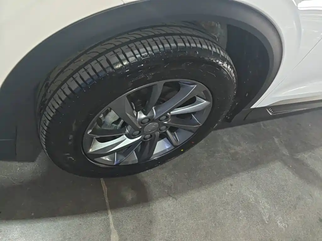Geely Binyue — миниатюра 23