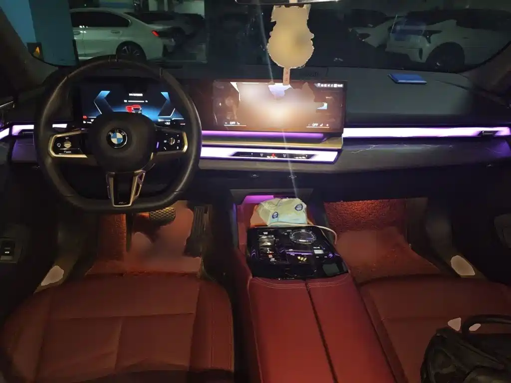 BMW 5 Series — миниатюра 13