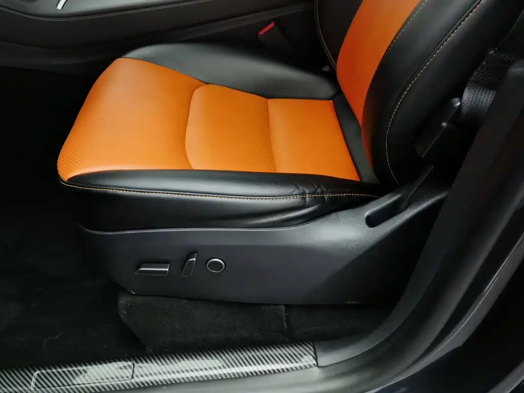 Tesla Model Y — миниатюра 20