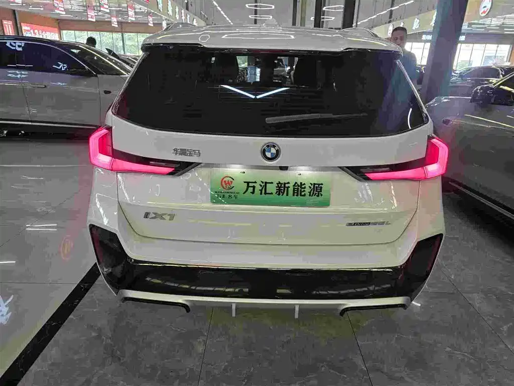 BMW iX1 — миниатюра 8