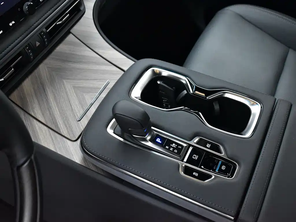 Lexus LM — миниатюра 11