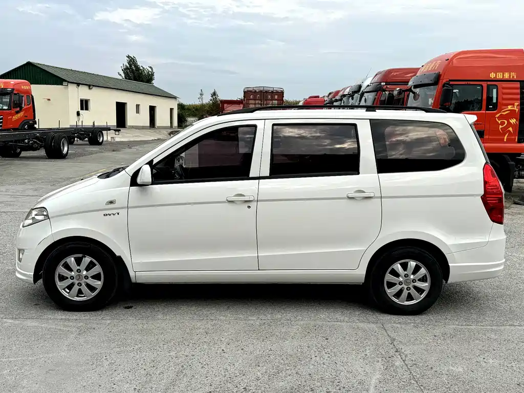 Wuling Hongguang — миниатюра 7