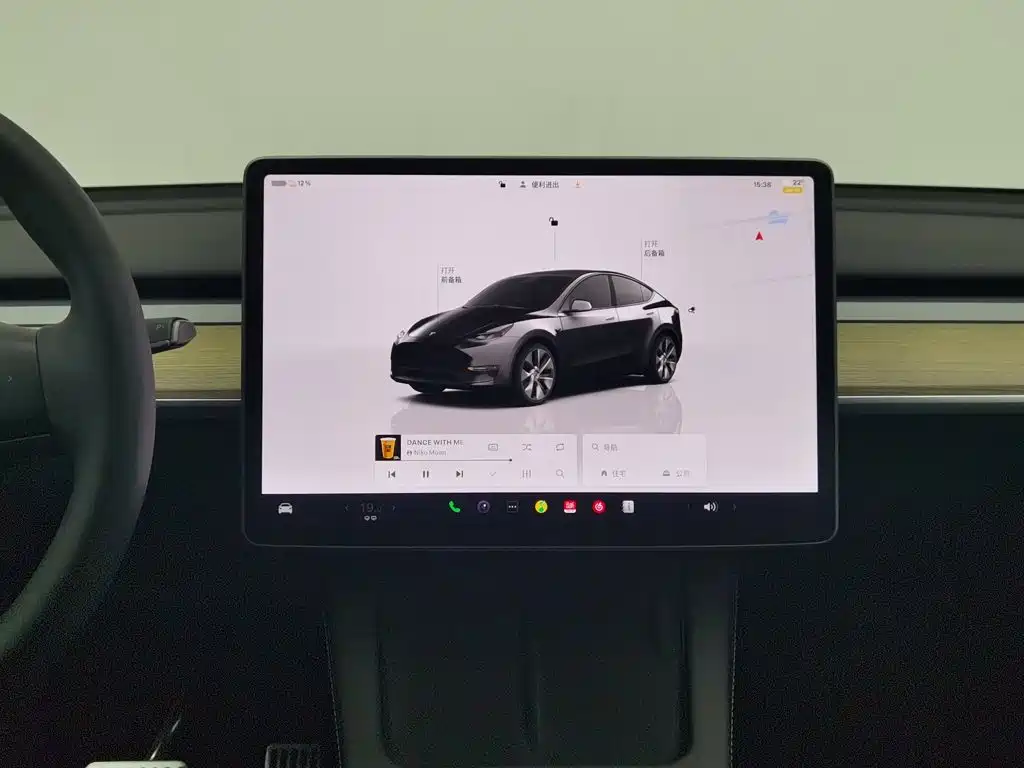Tesla Model Y — миниатюра 12