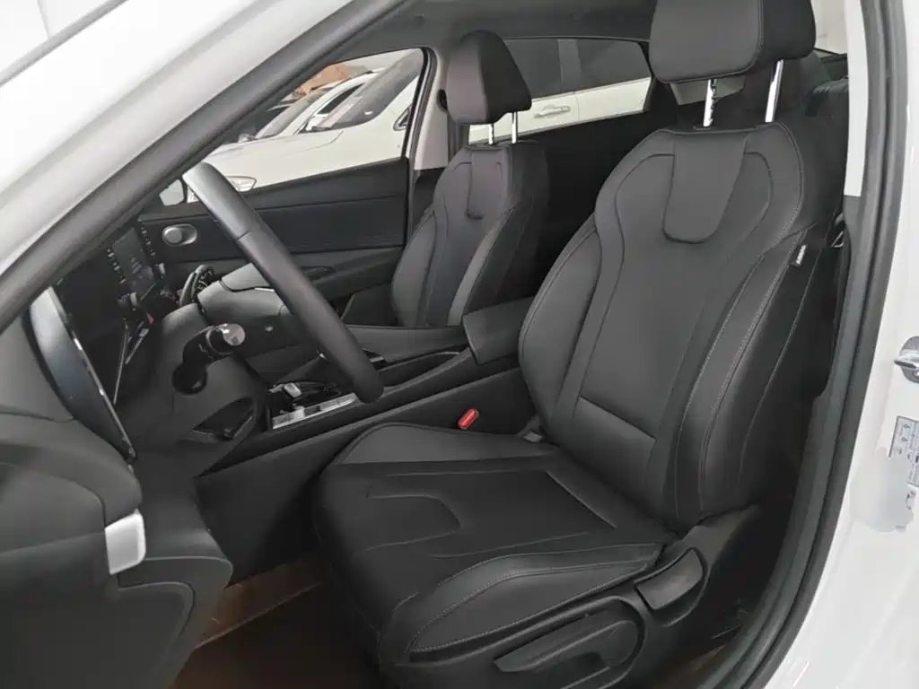 Hyundai Elantra — миниатюра 15