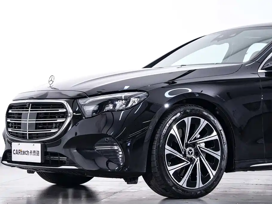 Mercedes-Benz E-Class — миниатюра 5