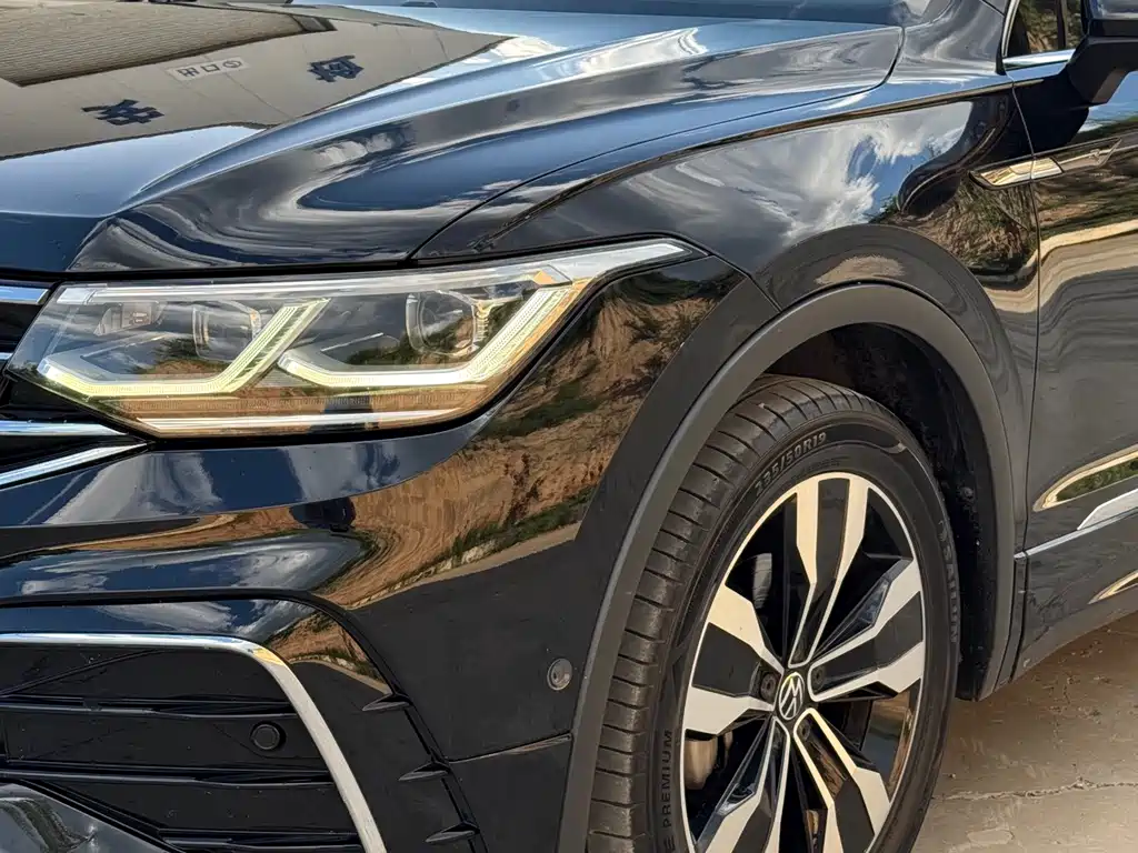 Volkswagen Tiguan L L 2022 380TSI AT R-Line 7 мест