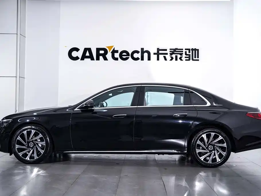 Mercedes-Benz E-Class — миниатюра 8