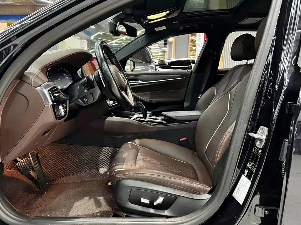 BMW 5 Series — миниатюра 9