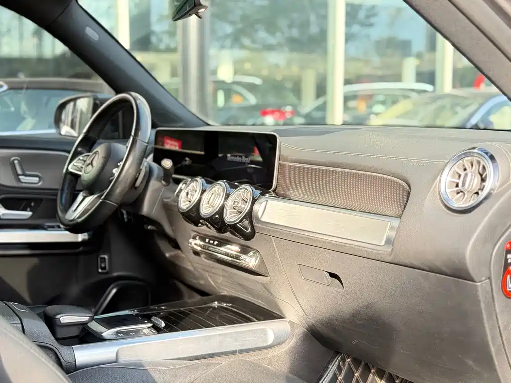 Mercedes-Benz GLB — миниатюра 27