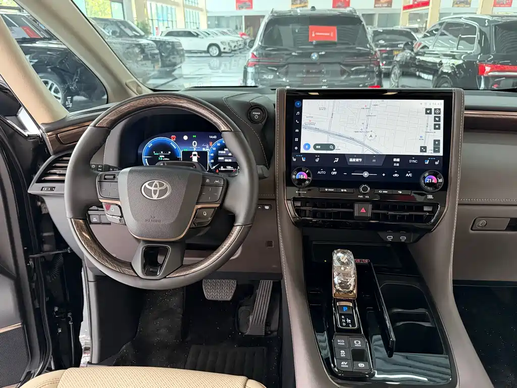 Toyota Alphard — миниатюра 11