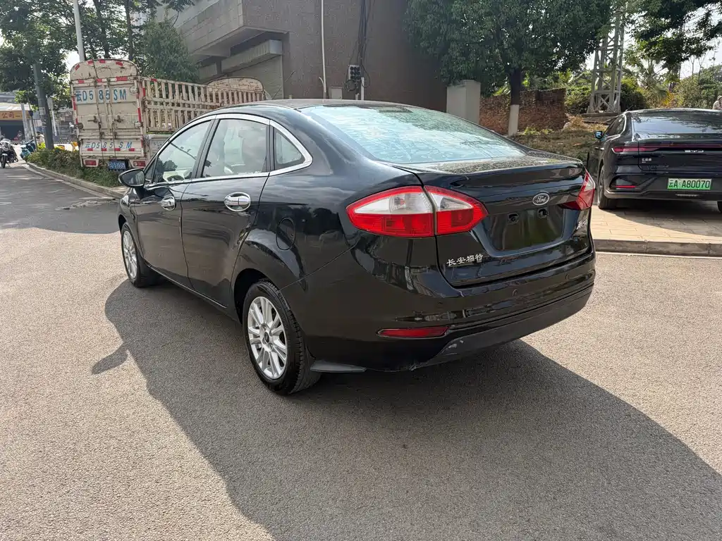 Ford Fiesta — миниатюра 6
